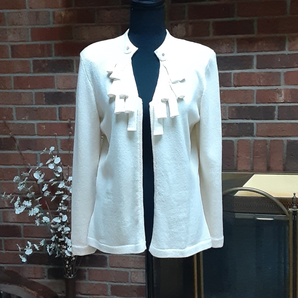 Boutique  cream-colored  long sleeve sweater